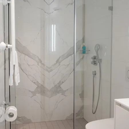 Huoneistohotelli Bob W Ullanlinna 4*